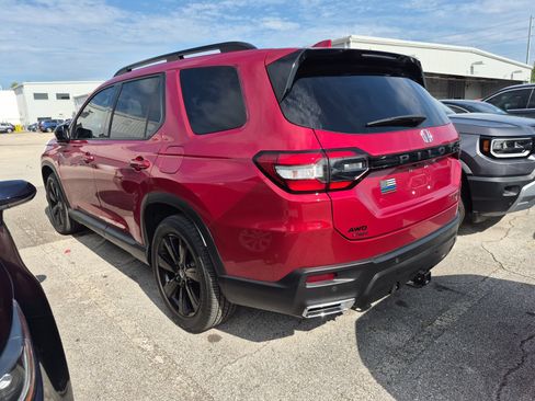 Used 2025 Honda Pilot Black Edition image 6