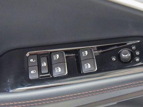 Used 2024 Jeep Wagoneer Launch Edition image 17