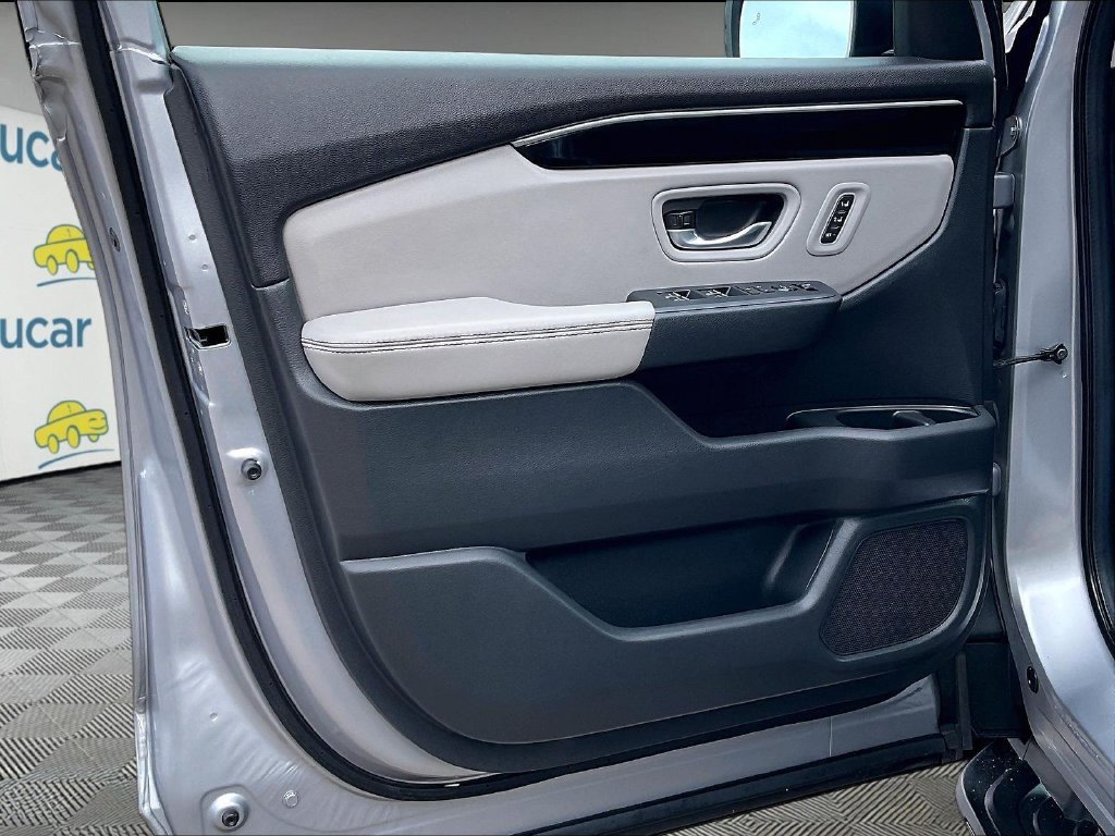 Used 2024 Honda Pilot Touring image 9
