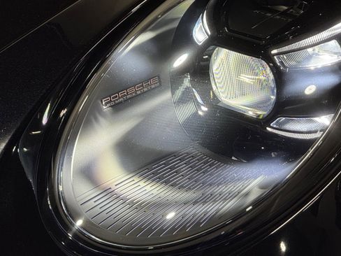 Used 2022 Porsche 911 Turbo S image 8