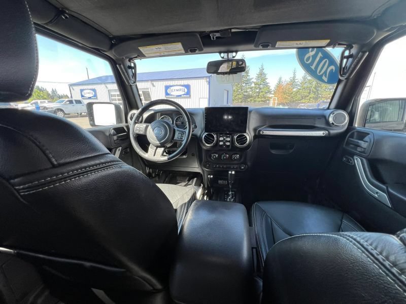 Used 2018 Jeep Wrangler Unlimited Sahara w/ Dual Top Group AWD/4WD image 11