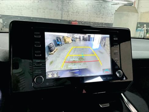 Used 2021 Toyota Venza XLE image 23