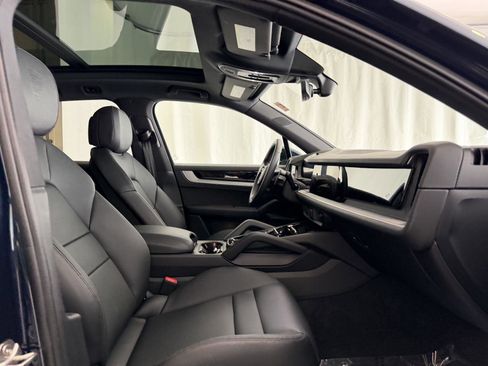 Used 2025 Porsche Cayenne S image 16