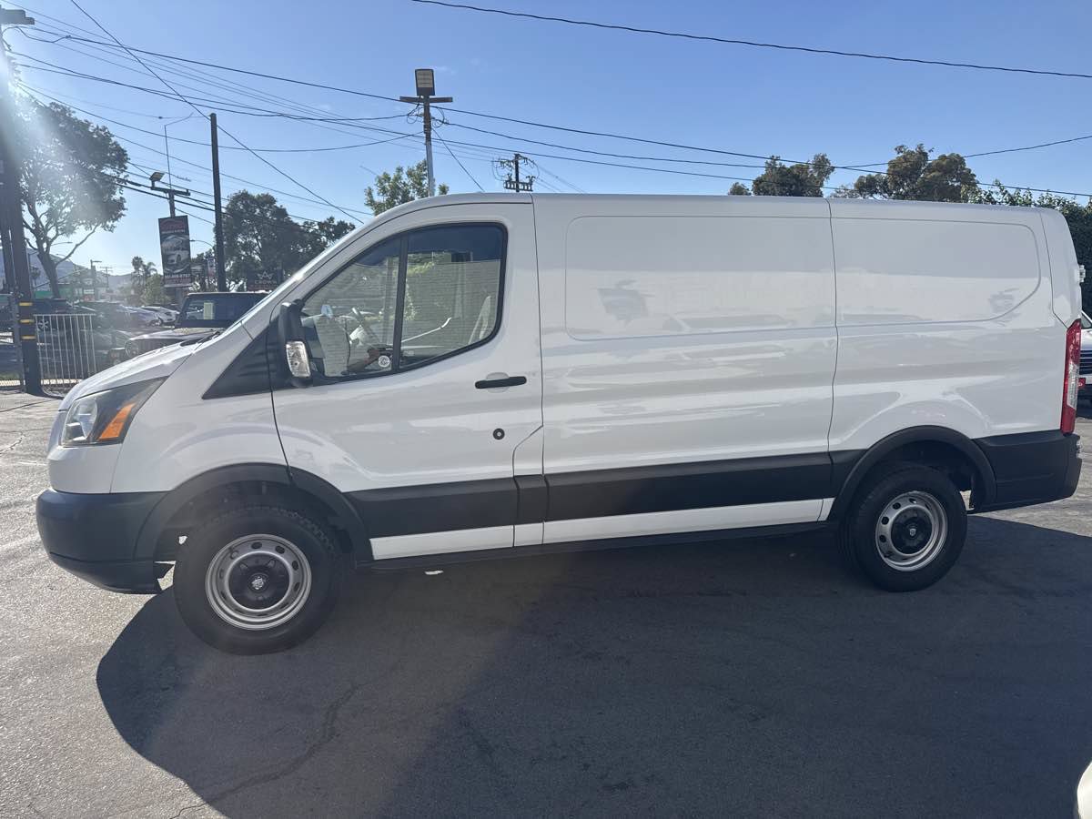 Used 2017 Ford Transit 250 130 Low Roof RWD image 4