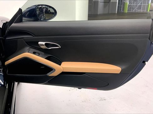 Used 2018 Porsche 718 Cayman RWD image 9