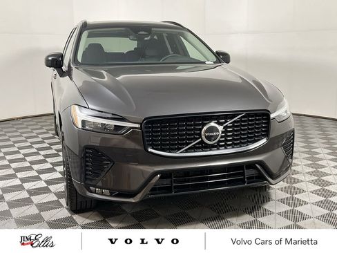 Used 2025 Volvo XC60 B5 Plus image 4