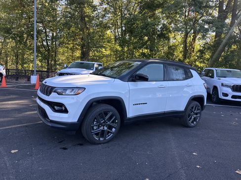 New 2026 Jeep Compass Limited image 25