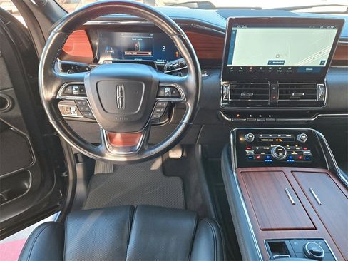 Used 2024 Lincoln Navigator Reserve image 13