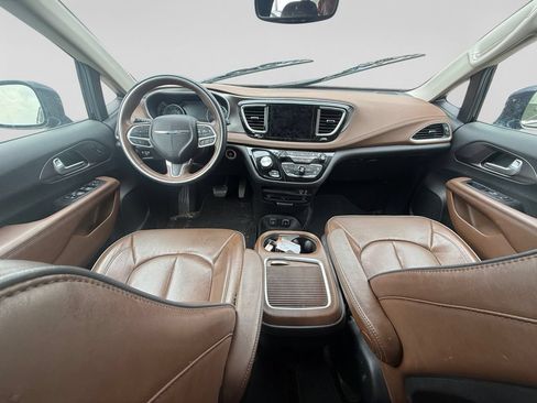 Used 2018 Chrysler Pacifica Limited FWD image 22