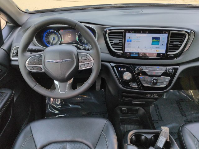 Certified 2025 Chrysler Pacifica Select FWD image 15