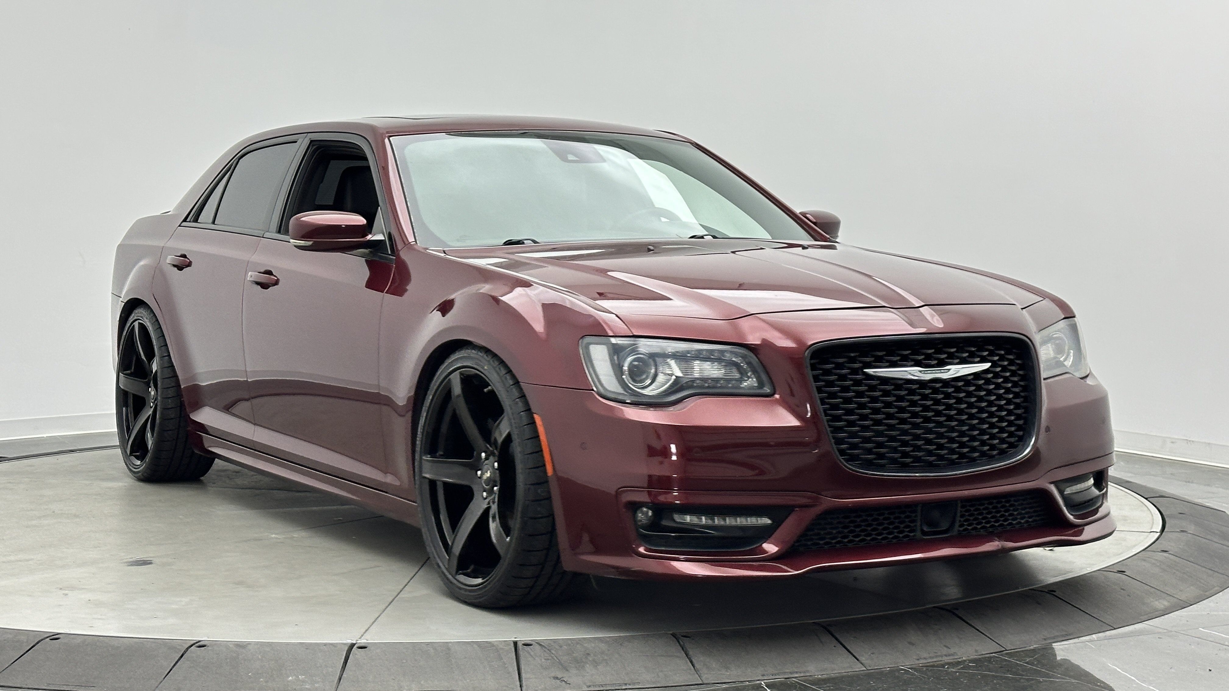 Used 2018 Chrysler 300 S w/ 300S Premium Group RWD image 3