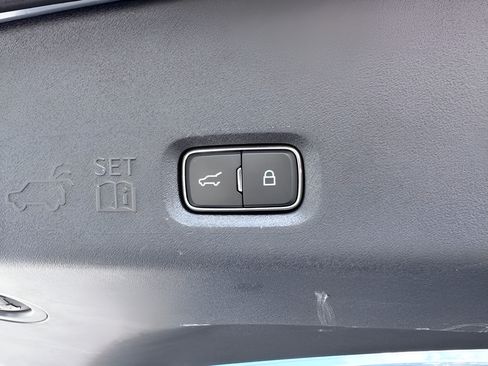 Used 2025 Ford Expedition Active RWD image 47