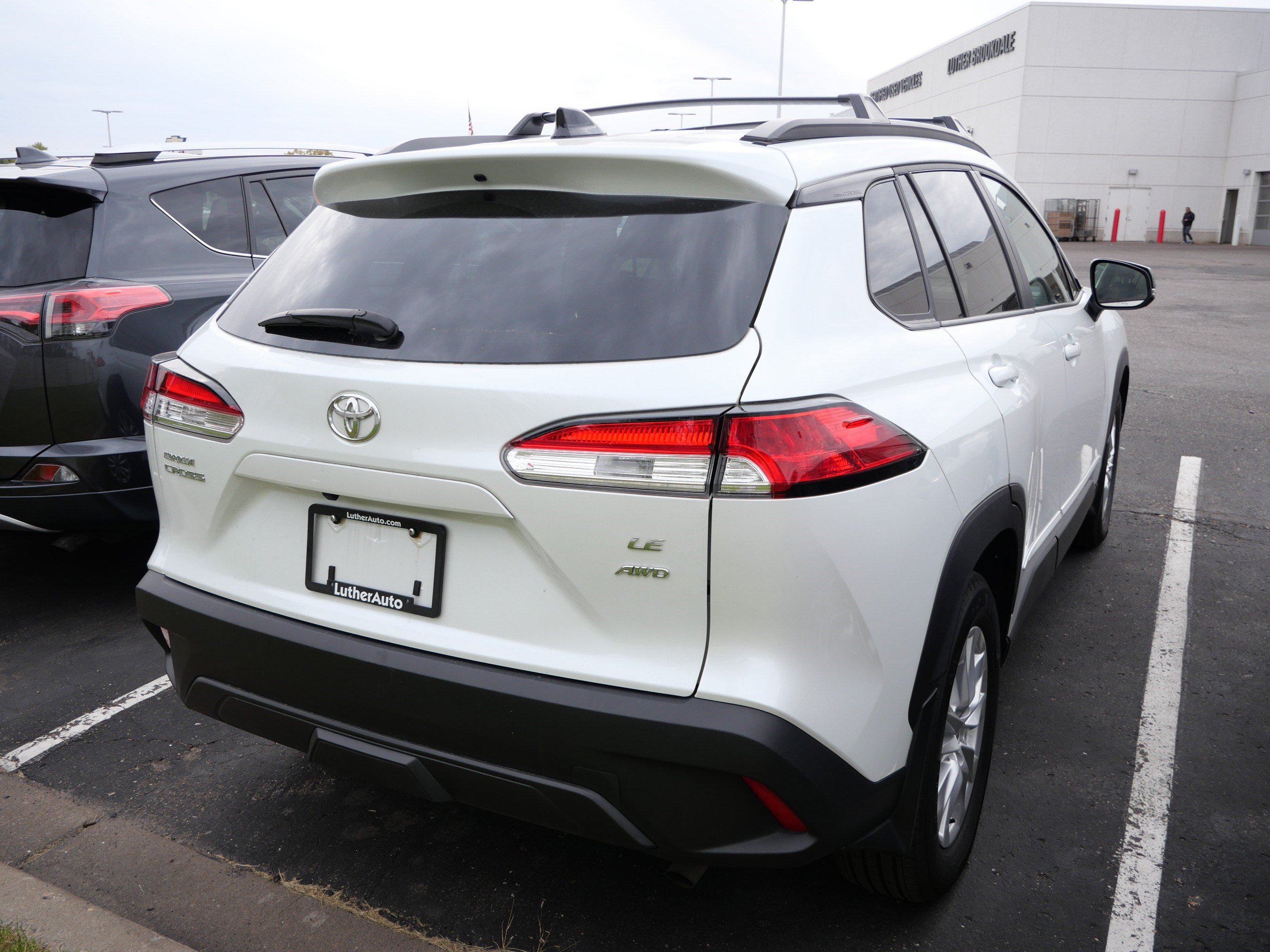 Used 2025 Toyota Corolla Cross LE AWD/4WD image 5