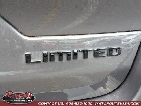 Used 2024 Jeep Grand Cherokee Limited w/ Black Appearance Package AWD/4WD image 10