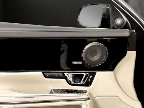 Used 2015 Jaguar XJ AWD/4WD image 28