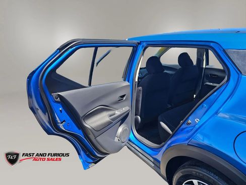 Used 2022 Nissan Kicks S FWD image 10