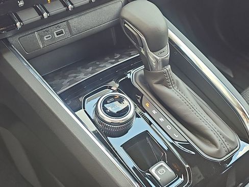 New 2025 GMC Canyon Elevation w/ Convenience Package image 25