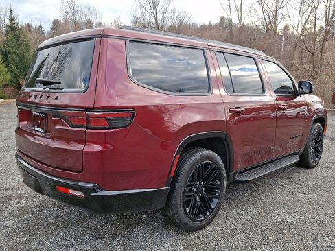 Used 2024 Jeep Wagoneer Series II image 6