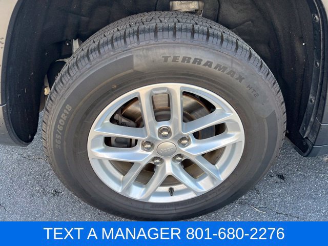 Used 2022 Jeep Grand Cherokee L Laredo w/ Luxury Tech Group I AWD/4WD image 6