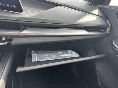 Used 2024 Cadillac XT4 Premium Luxury image 35