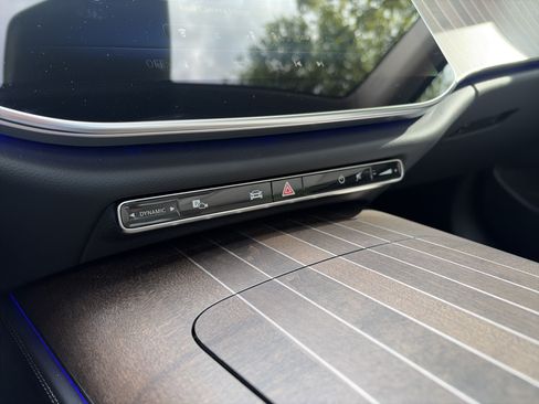 Used 2024 Mercedes-Benz E 350 4MATIC Sedan image 39