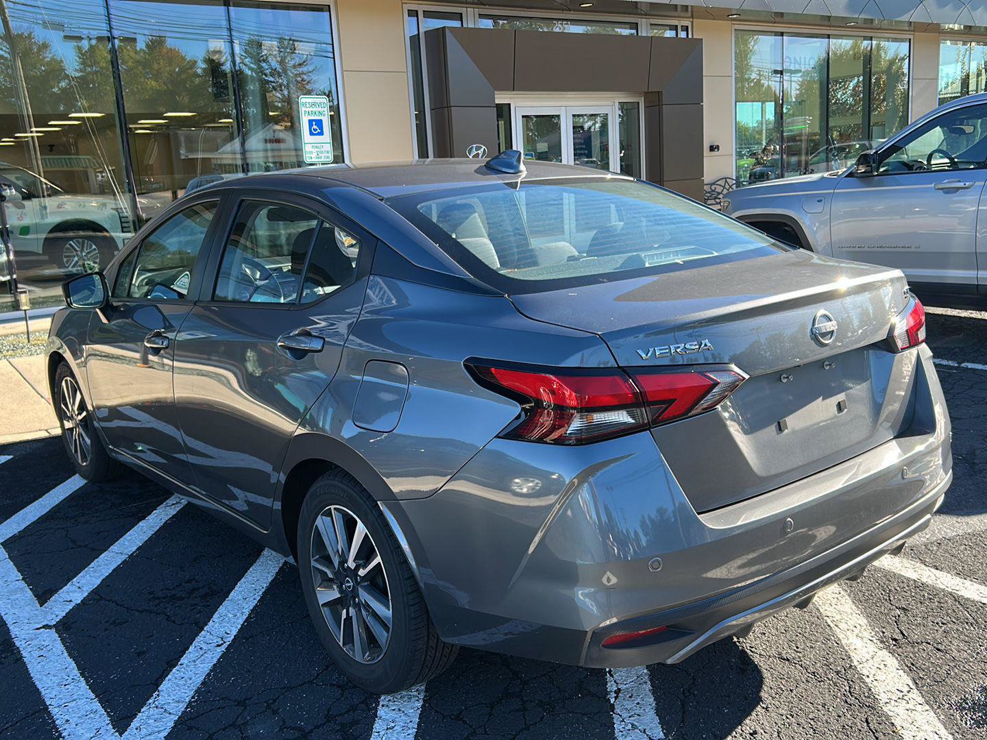 Used 2024 Nissan Versa SV FWD image 4