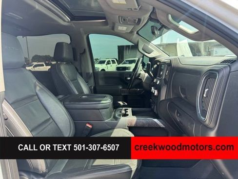 Used 2022 GMC Sierra 3500 Denali w/ Denali Ultimate Package AWD/4WD image 10