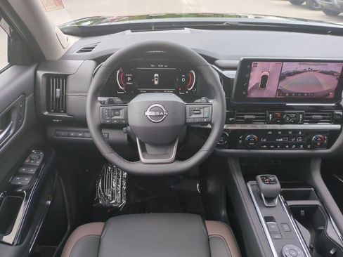New 2026 Nissan Pathfinder Platinum w/ Accent Package AWD/4WD image 31