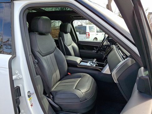 Certified 2023 Land Rover Range Rover SE image 3