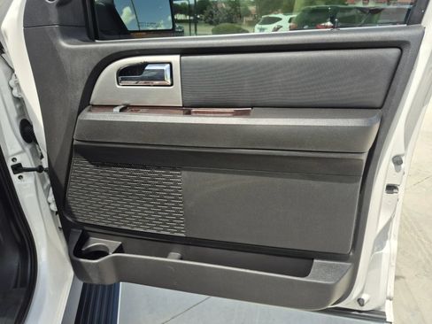 Used 2010 Ford Expedition Limited RWD image 18