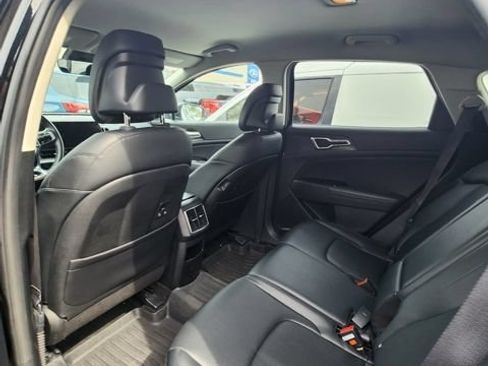 Used 2025 Kia Sportage EX FWD image 7