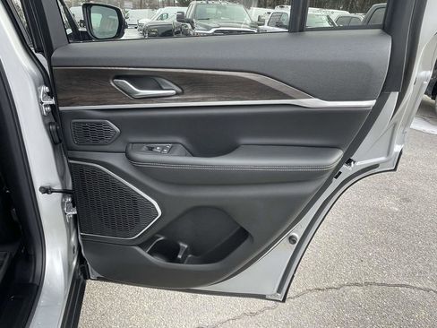 New 2026 Jeep Grand Cherokee Limited image 17