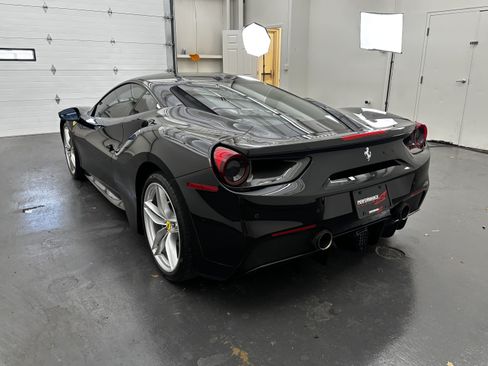 Used 2016 Ferrari 488 GTB RWD image 6