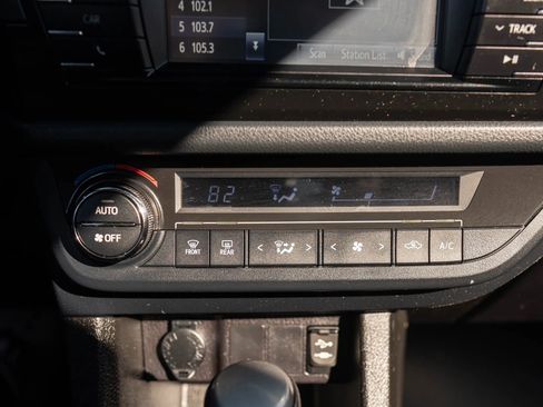 Used 2016 Toyota Corolla S FWD image 28