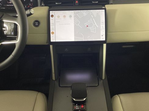 Used 2025 Land Rover Discovery Sport S image 21