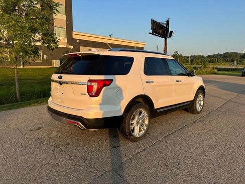 Used 2017 Ford Explorer Limited w/ Equipment Group 301A AWD/4WD image 15