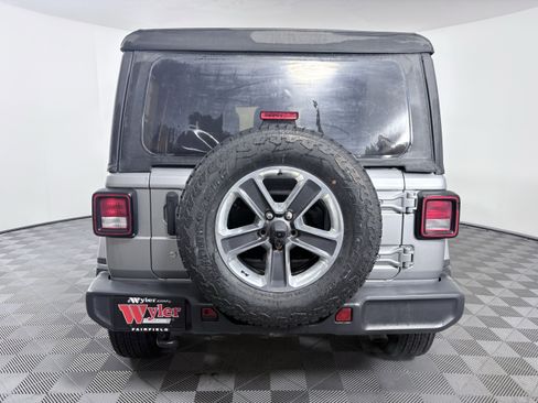 Used 2018 Jeep Wrangler Unlimited Sahara image 7