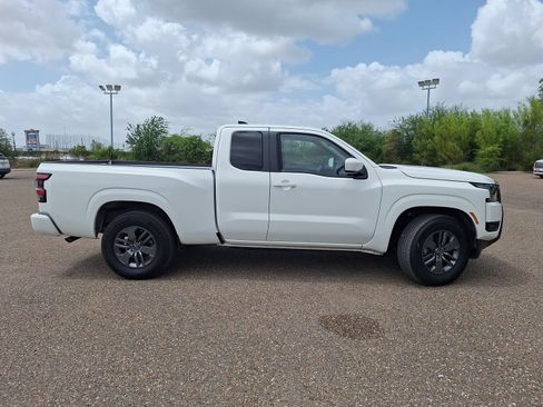 Used 2025 Nissan Frontier SV RWD image 8