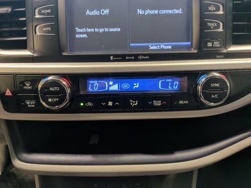 Used 2018 Toyota Highlander XLE AWD/4WD image 20