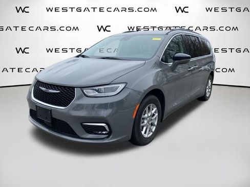 Used 2022 Chrysler Pacifica Touring-L image 1