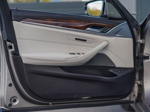 Used 2017 BMW 540i xDrive image 9