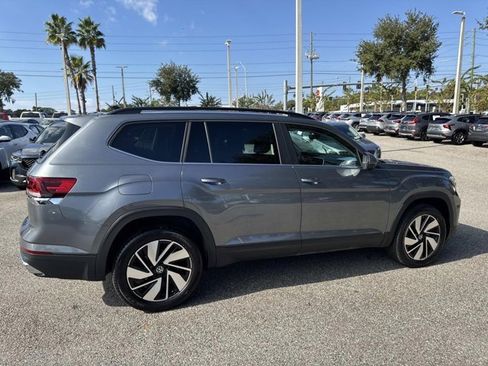 Used 2025 Volkswagen Atlas SE image 2