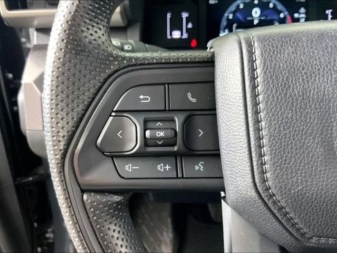 Used 2025 Toyota Tacoma SR5 AWD/4WD image 11