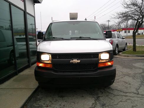 Used 2017 Chevrolet Express 2500 image 3