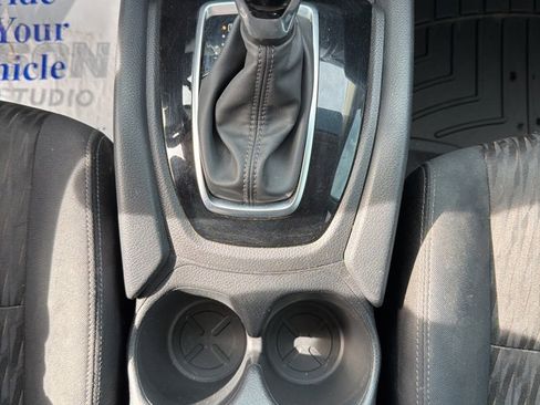 Used 2018 Nissan Rogue SV image 31