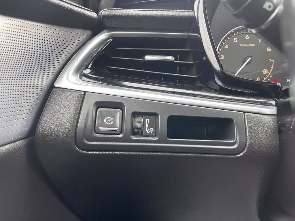 Used 2023 Cadillac XT6 Premium Luxury FWD image 32