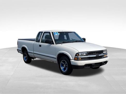 Used 1998 Chevrolet S10 Pickup LS w/ Preferred Equipment Group RWD image 2