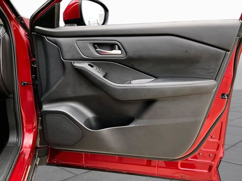 Used 2025 Nissan Rogue SV FWD image 22
