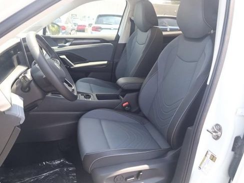 New 2026 Volkswagen Tiguan SE AWD/4WD image 18