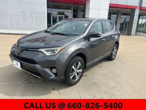 Used 2018 Toyota RAV4 XLE AWD/4WD image 2